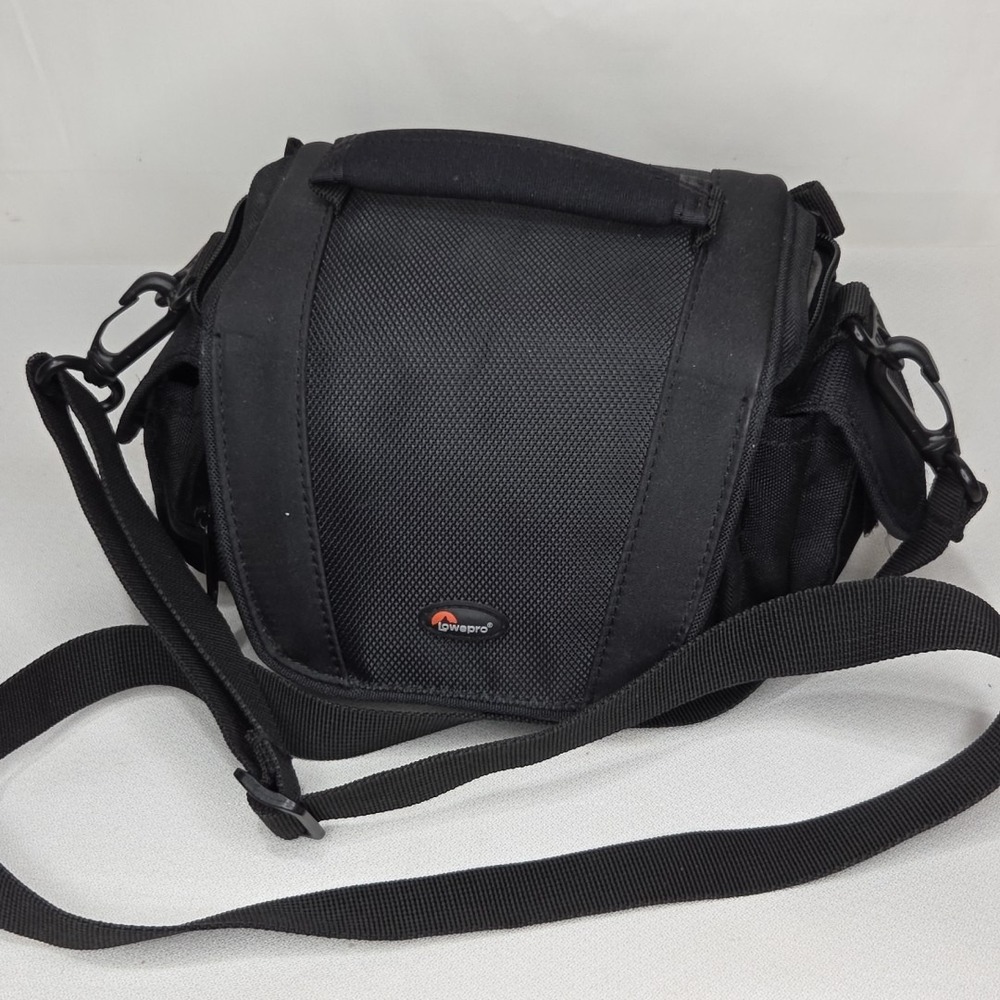 LowePro Edit 110 Black Camera Bag Padded Protective Carrying Case 8" x 6" x 4"